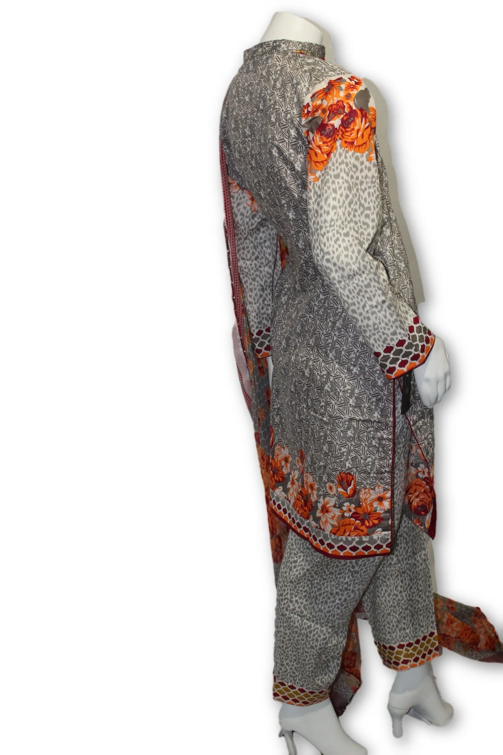 A16    Pakistani Indian Fine Design 3 Pcs Embroidered  Lawn Suit