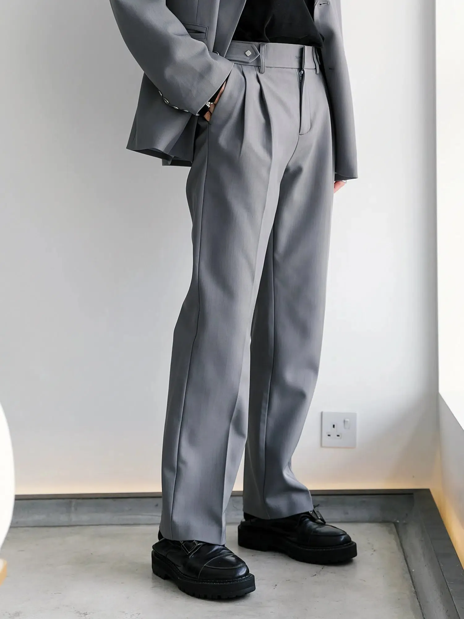 Classic Wide-Leg Pleated Pants
