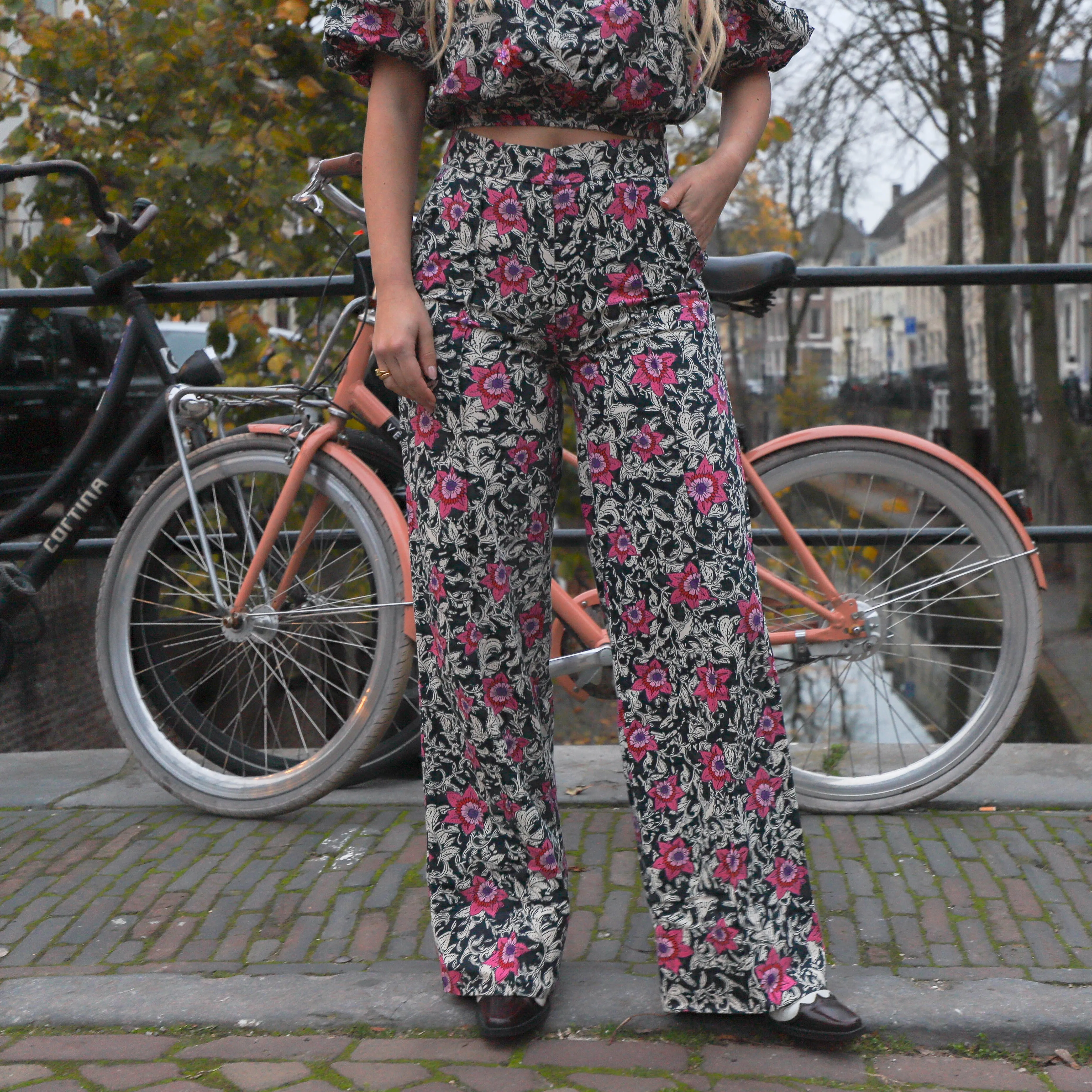 Harper & Yve Holly pants nighttime roses
