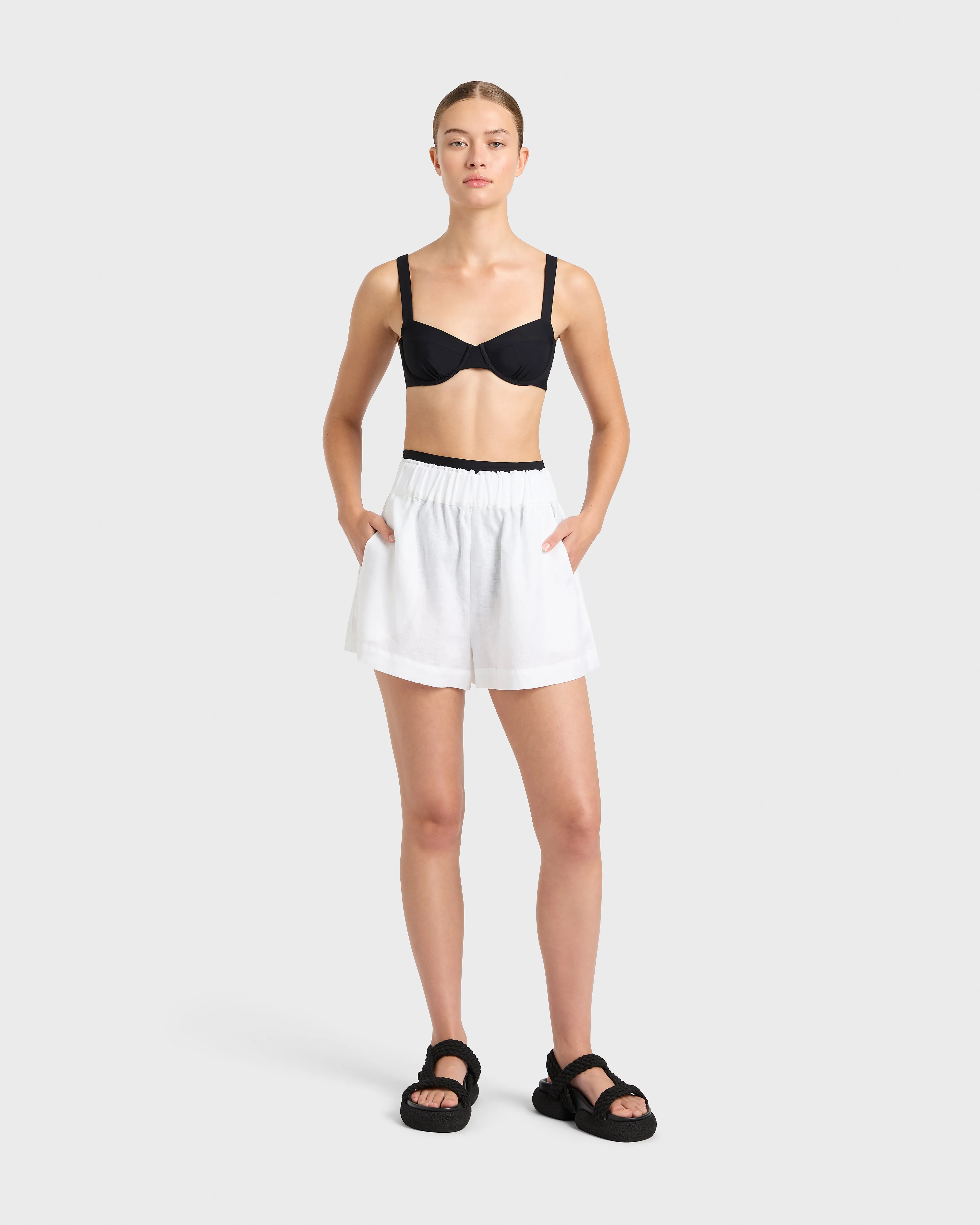 Leiden Universal Short - White