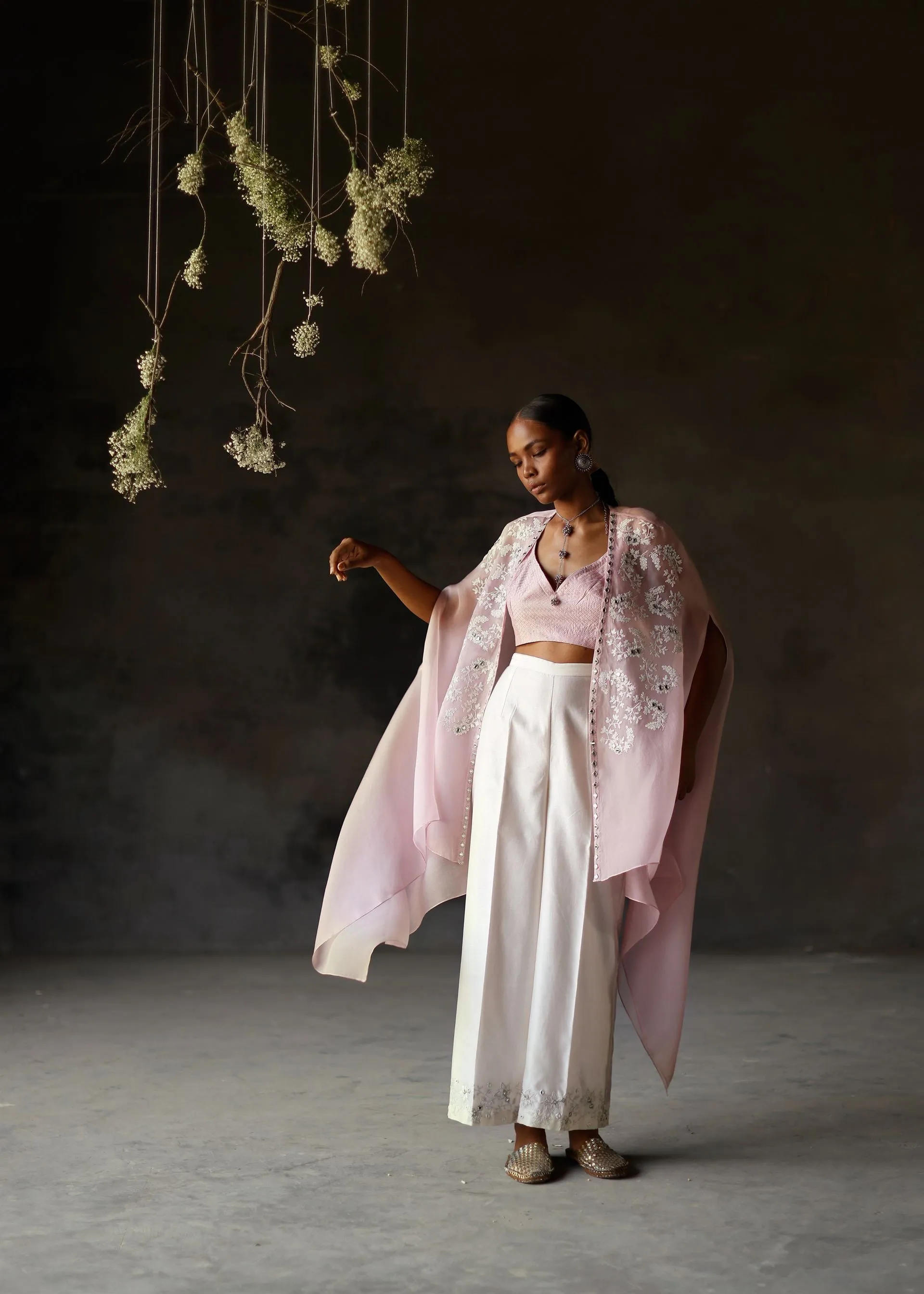Shikha Mehta Rihanna Jamuni Ruhee Cape Set Satin Organza Lilac Paak Ss24-Smjr15