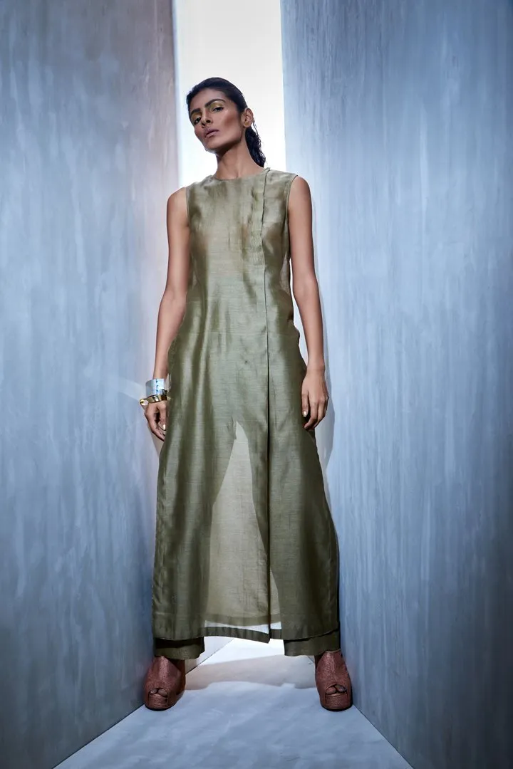 Urvashi Kaur   I   Zari Stitch Line Detail On Chanderi Silk Culottes