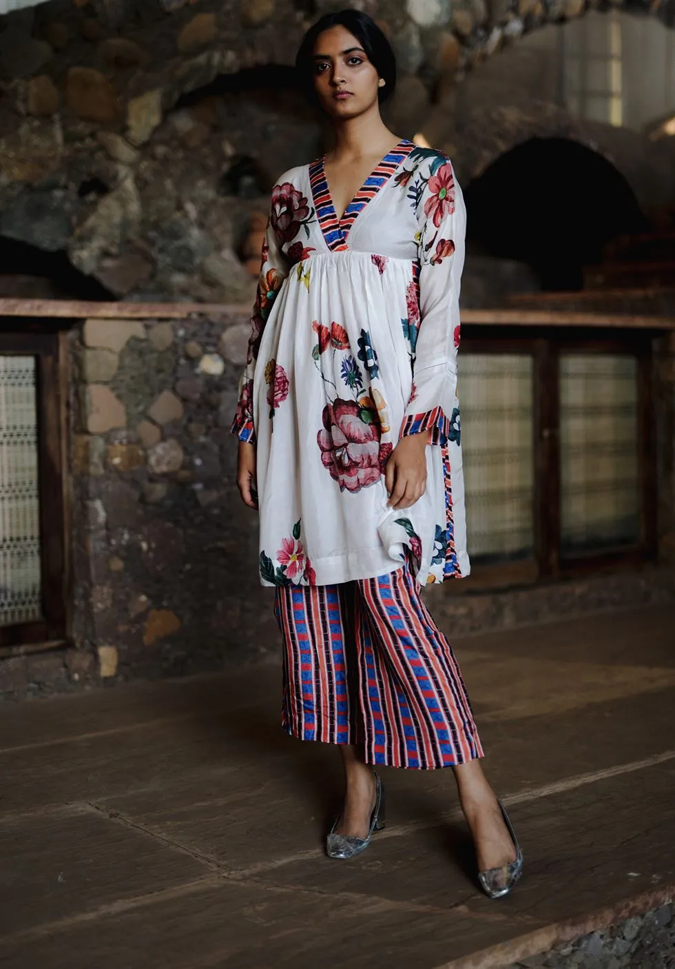 YAM   I  Mosman  GARDEN OF PARADISE SET KURTA SET PURE SILK HABUTAI WHITE Festive Collections YAMKU14