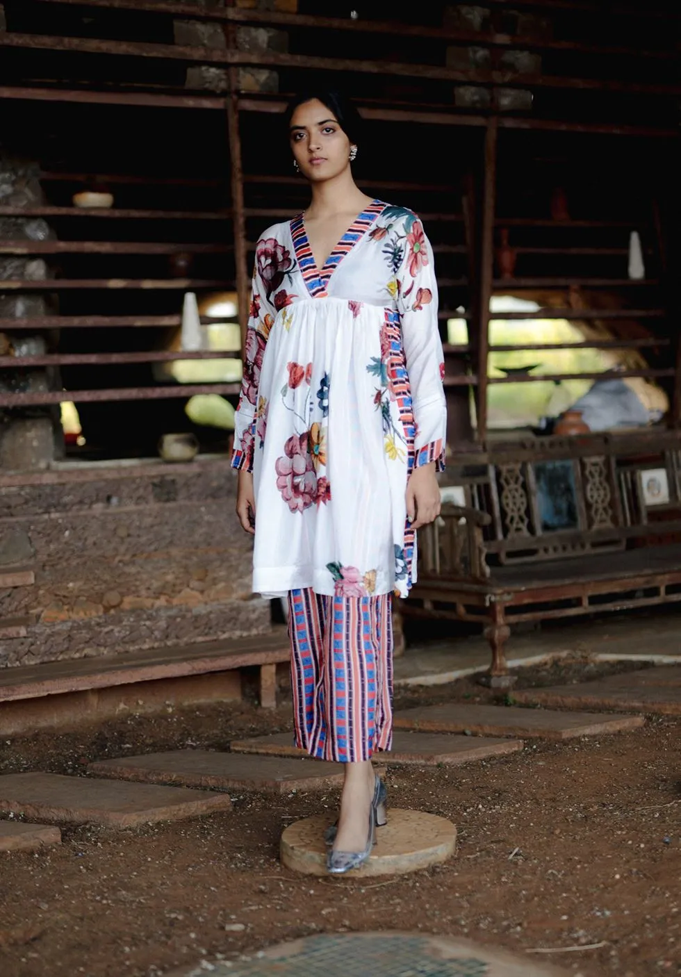 YAM   I  Mosman  GARDEN OF PARADISE SET KURTA SET PURE SILK HABUTAI WHITE Festive Collections YAMKU14